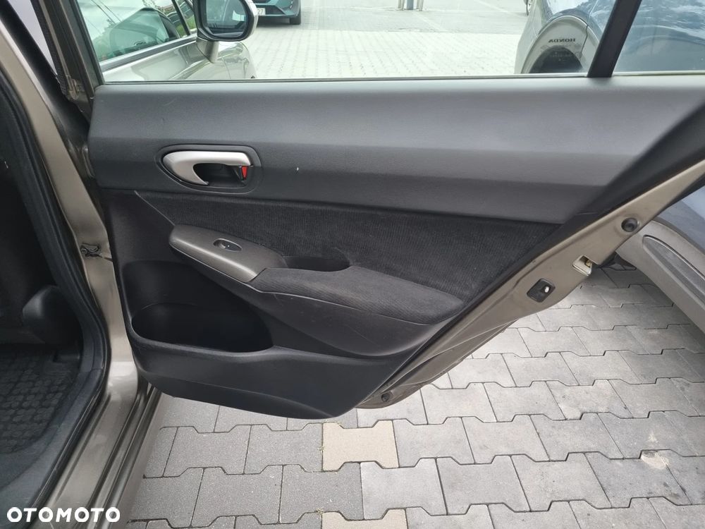Honda Civic 1.8 Executive - 31