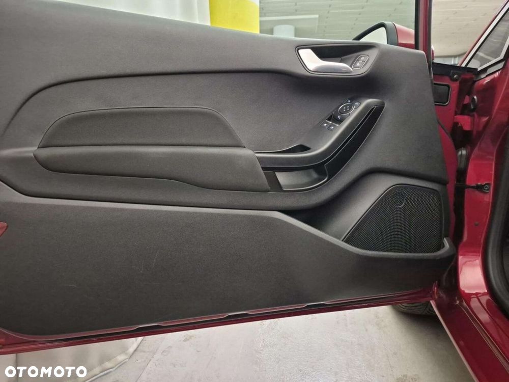 Ford Fiesta - 25