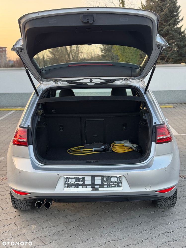 Volkswagen Golf - 11