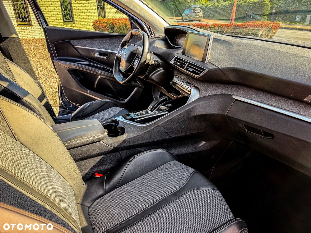 Peugeot 5008 PureTech 130 EAT6 Allure - 33