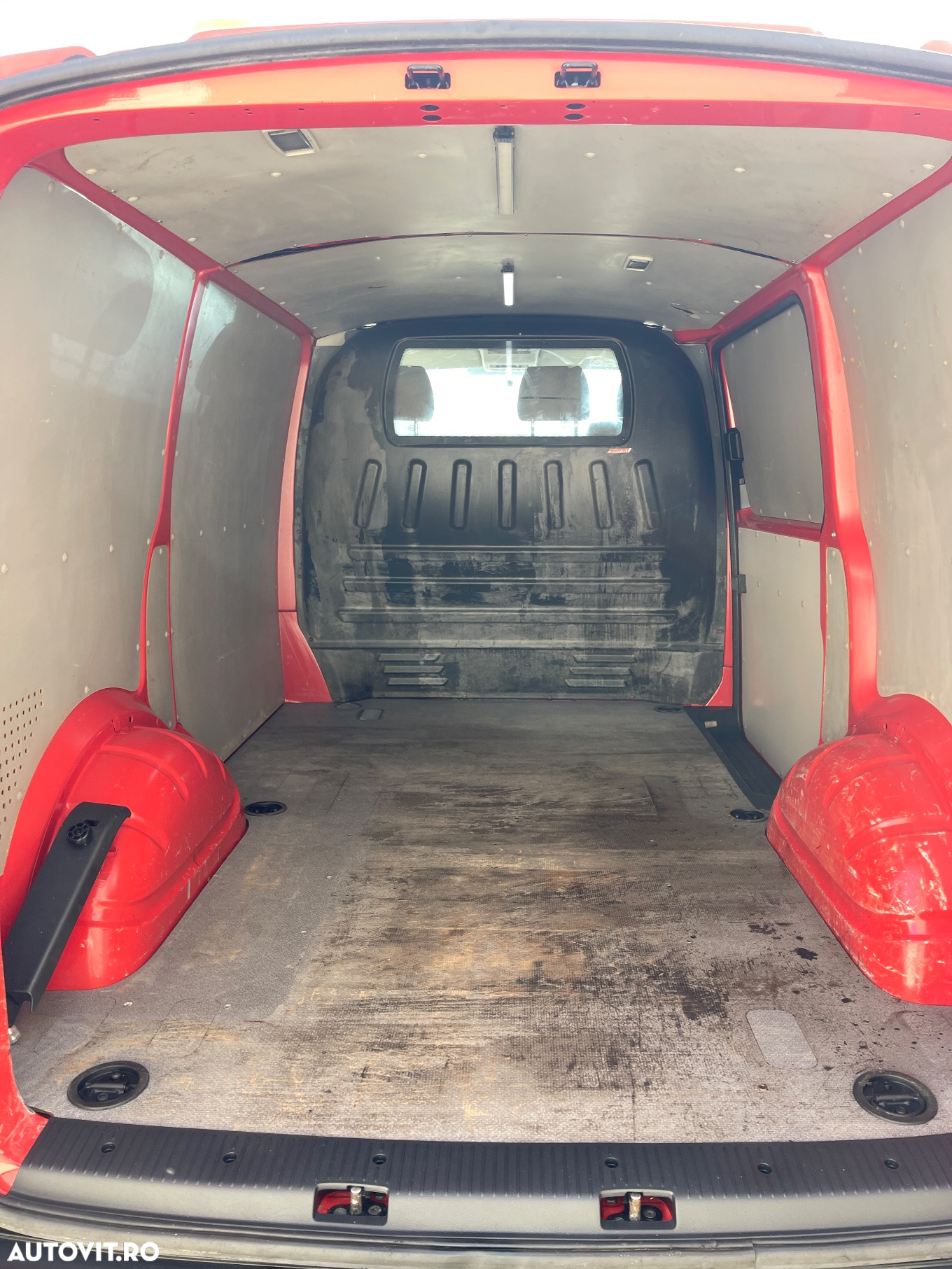 Volkswagen Transporter 2.0TDI  USI SPATE - 26
