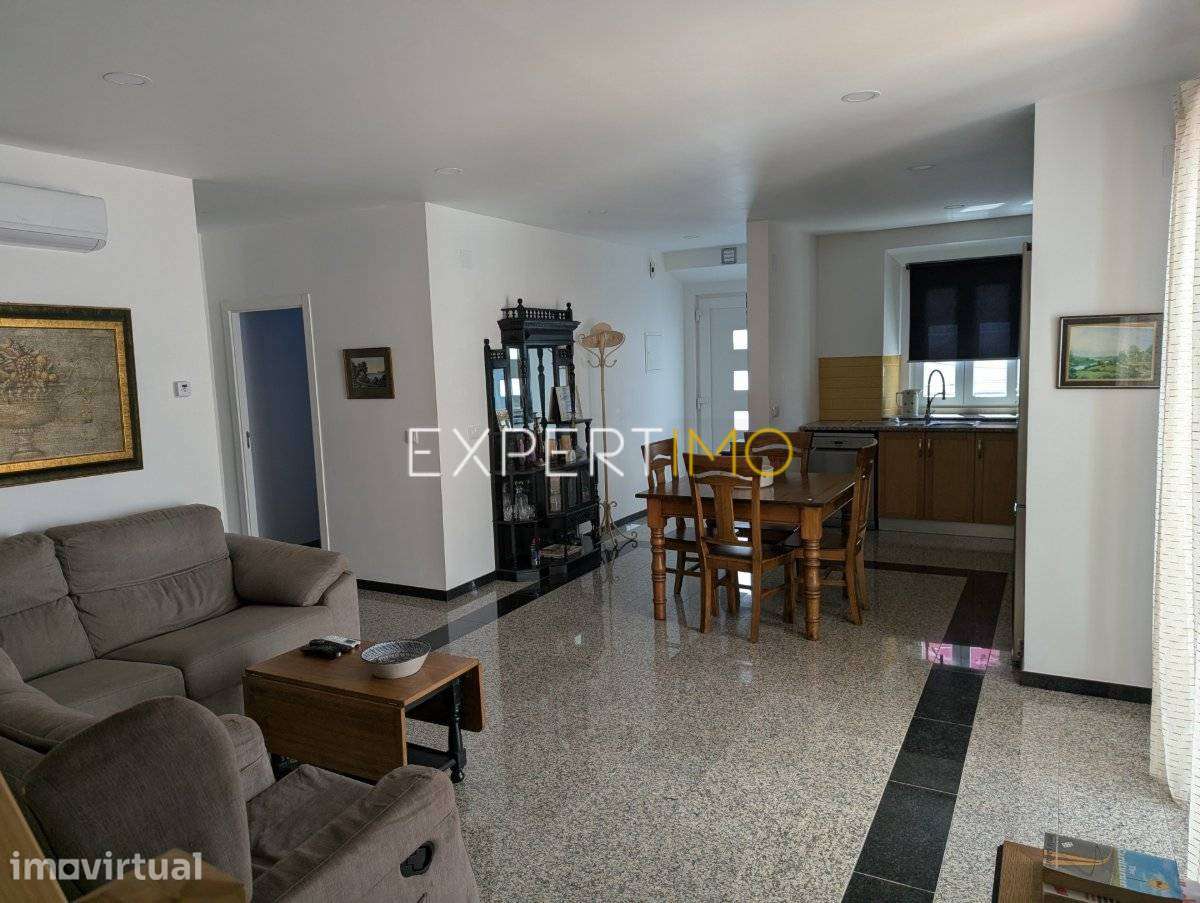 Moradia T3 antiga renovada, quintal, sótão, Alfeizerão Alcobaça - Grande imagem: 4/19