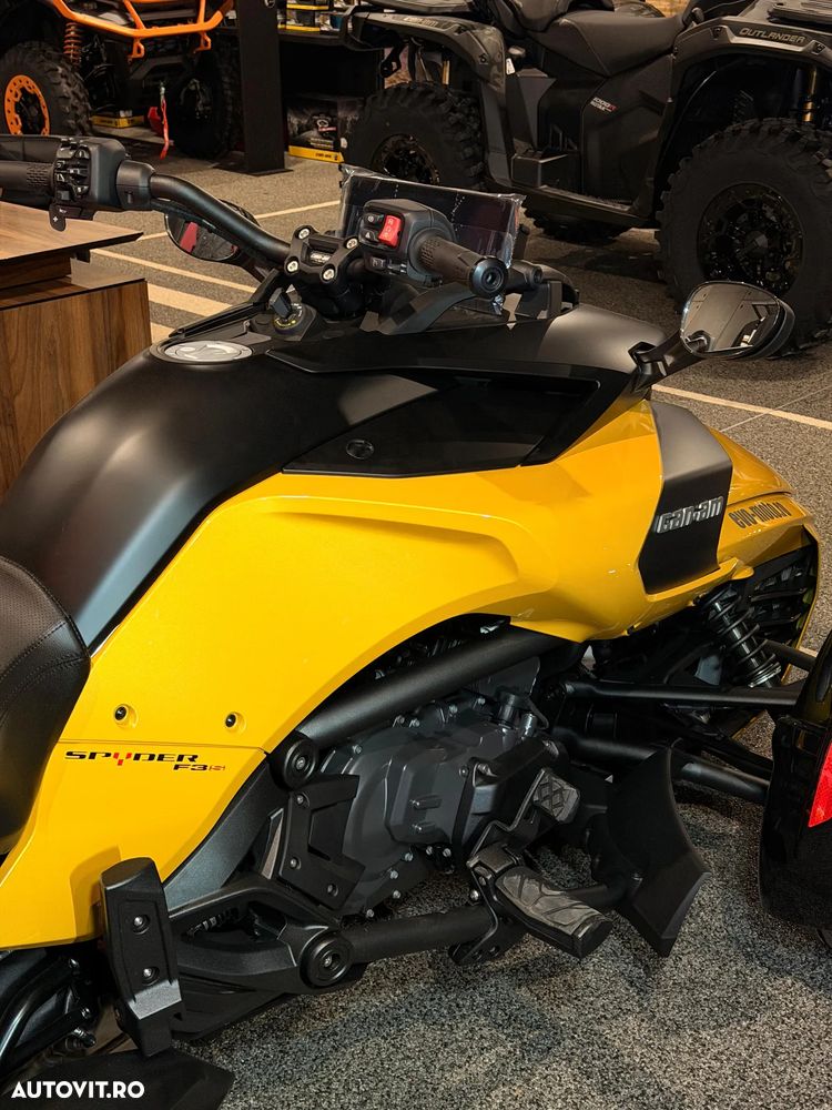 Can-Am Spyder - 2