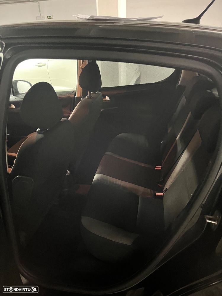 Peugeot 207 1.4 HDi Urban - 5