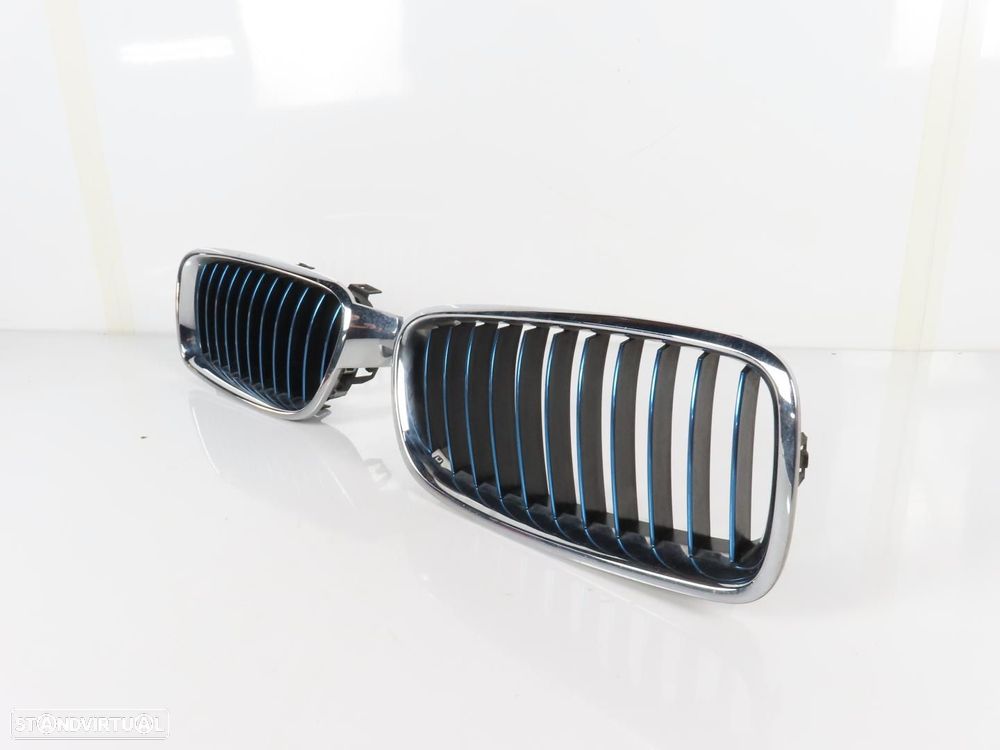 Grelha Para-choques Cromada Frente Usado / Original BMW 3 (F30, F80) 51137475967... - 5
