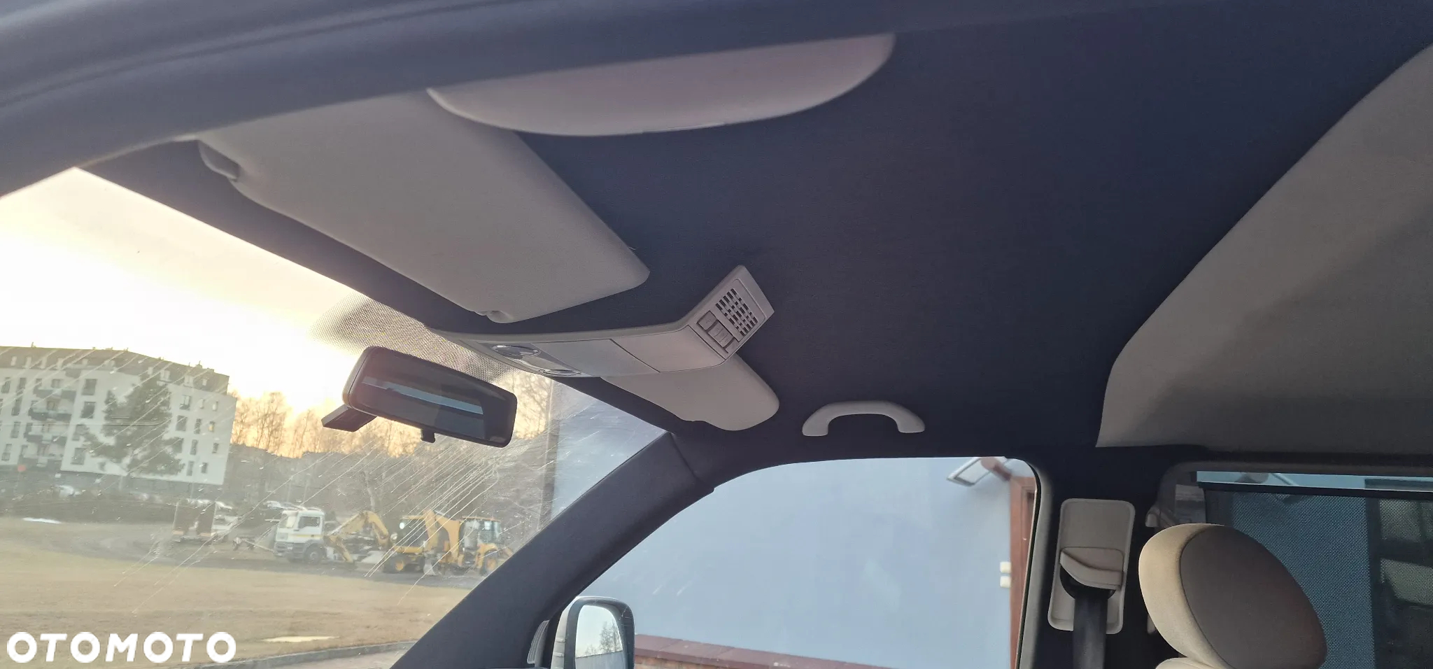 Volkswagen Caravelle - 2