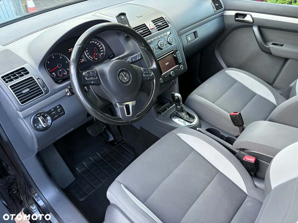 Volkswagen Touran 2.0 TDI DPF BlueMotion Technology DSG Highline - 13