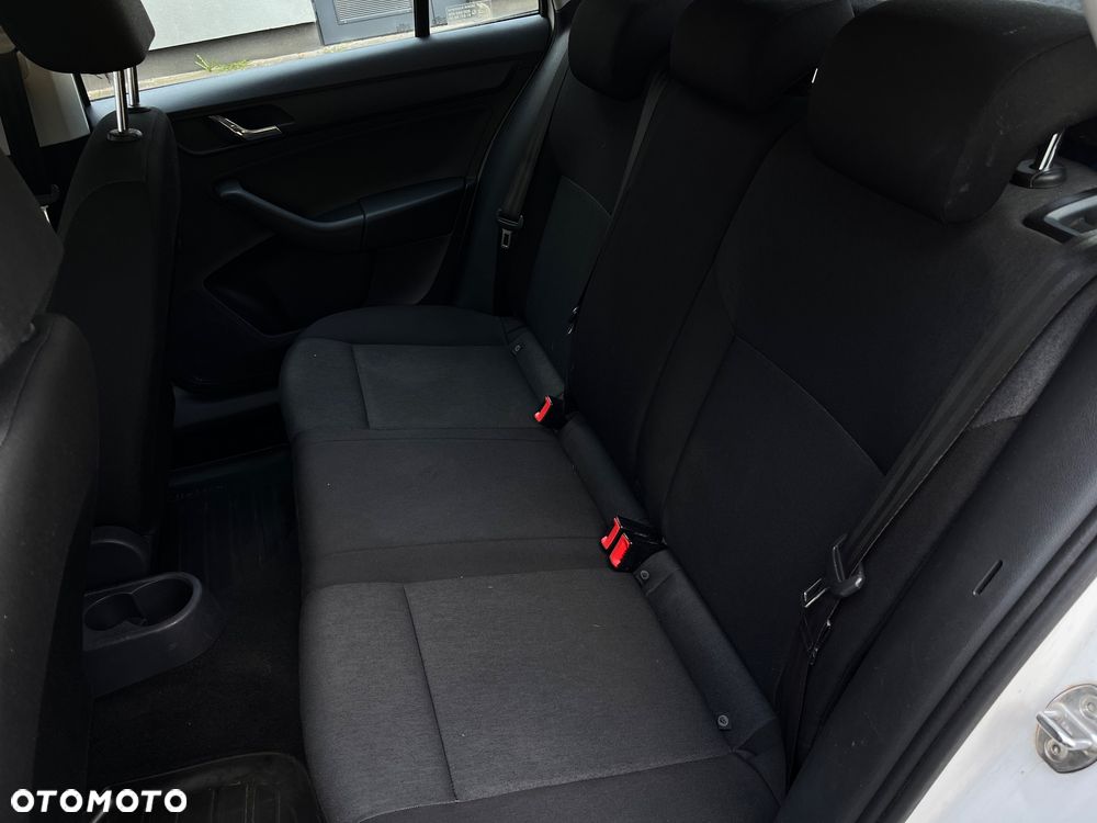 Skoda RAPID 1.2 TSI Style - 16