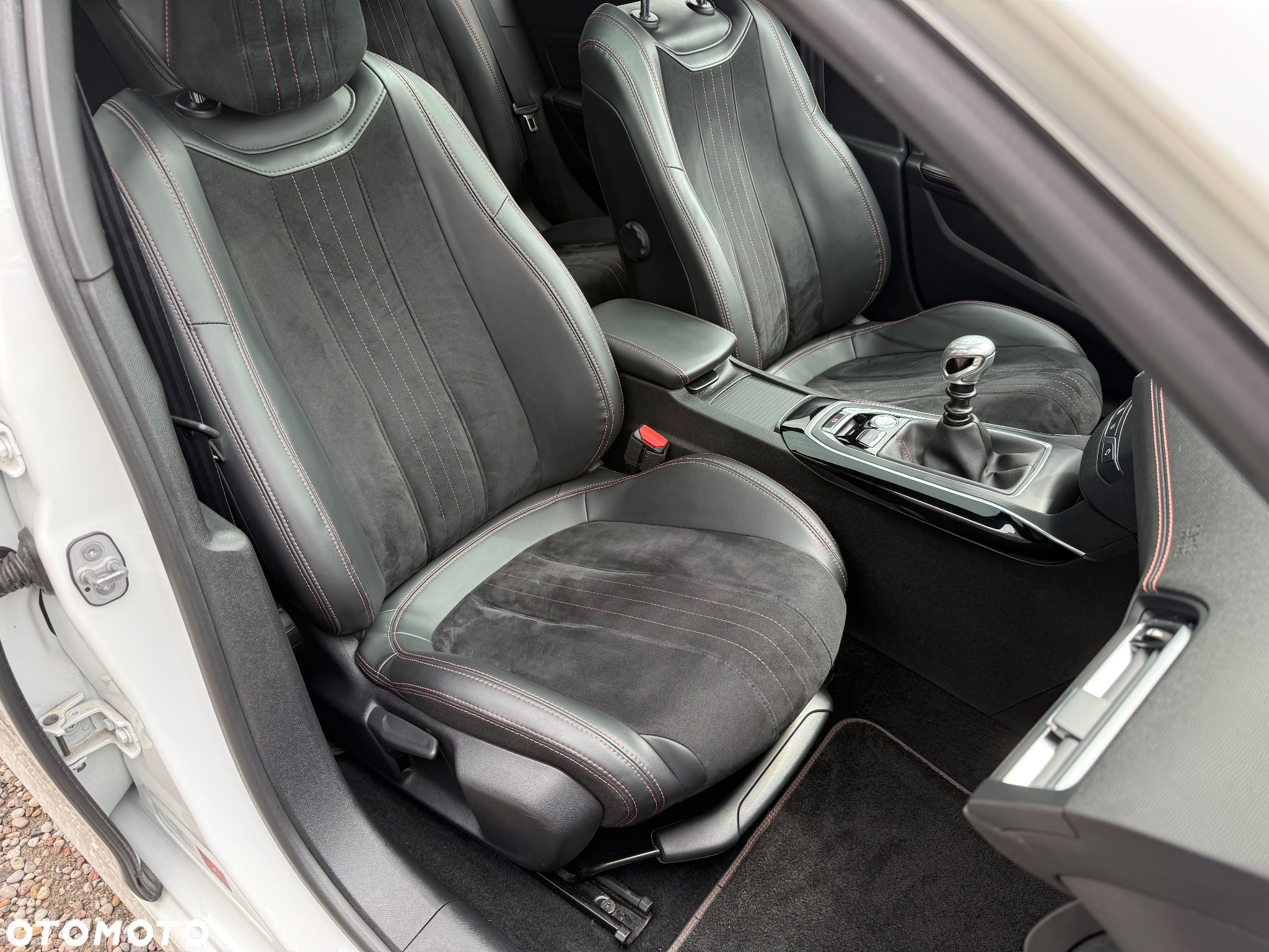 Peugeot 308 1.6 e-THP GT S&S - 28