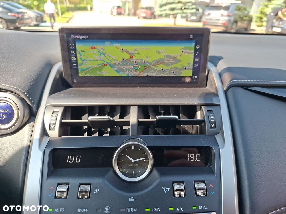 Lexus NX 300h Business Edition AWD - 28