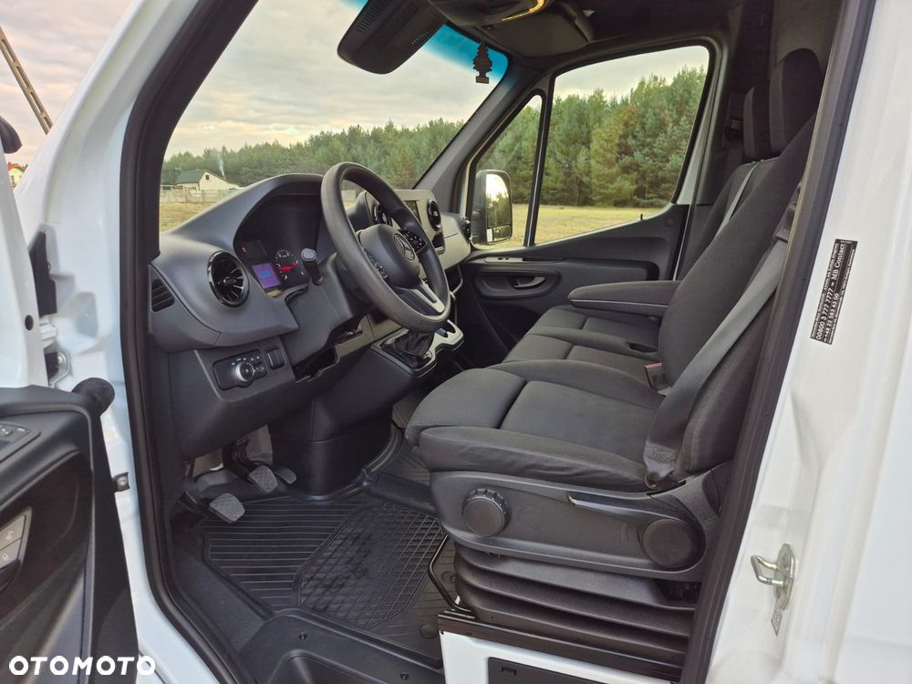 Mercedes-Benz Sprinter - 22