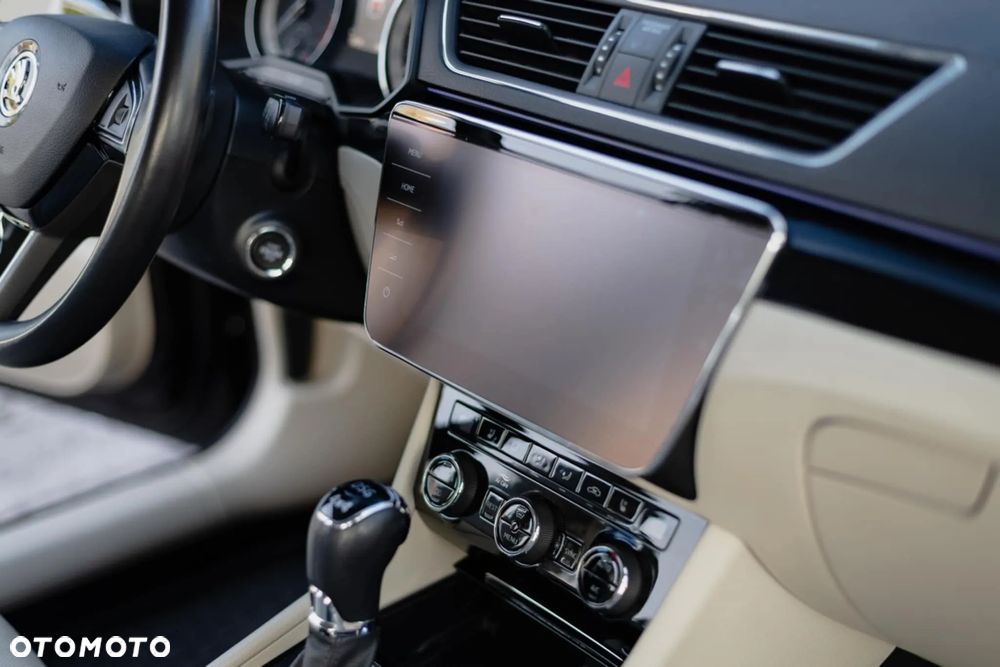 Skoda Superb 2.0 TDI 4x4 L&K DSG - 19