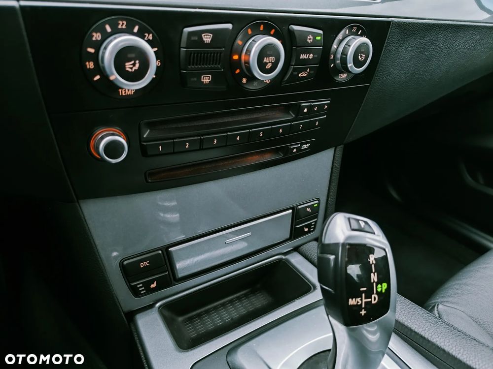 BMW Seria 5 525i - 34