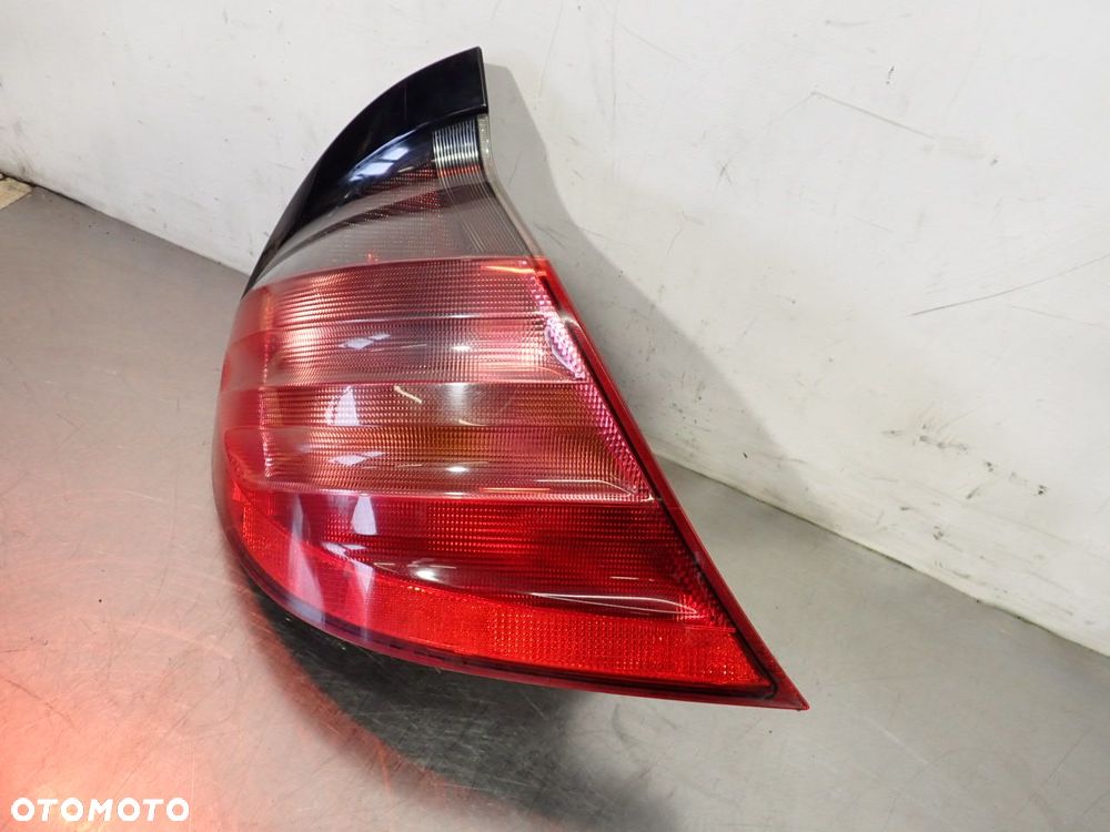 LAMPA LEWA TYLNA MERCEDES-BENZ W203 C180 - 2