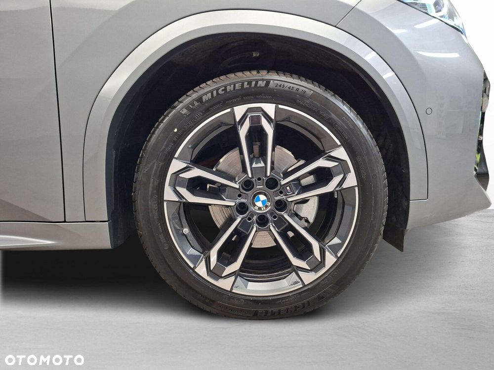 BMW iX2 - 10