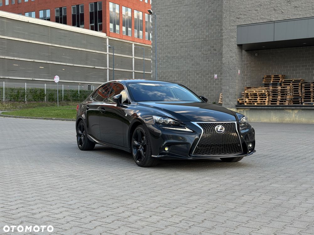 Lexus IS 300h Business Edition - 4