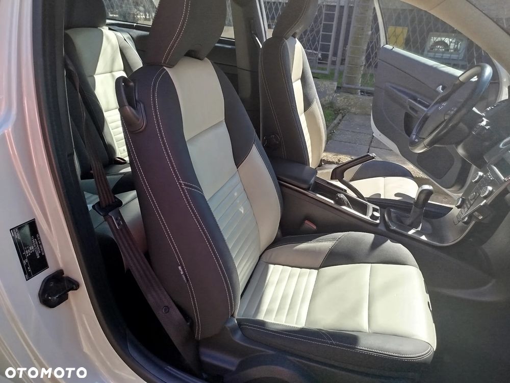 Volvo C30 D2 R-Design - 4