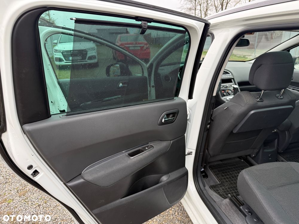 Peugeot 5008 1.6 BlueHDi Style 7os - 28