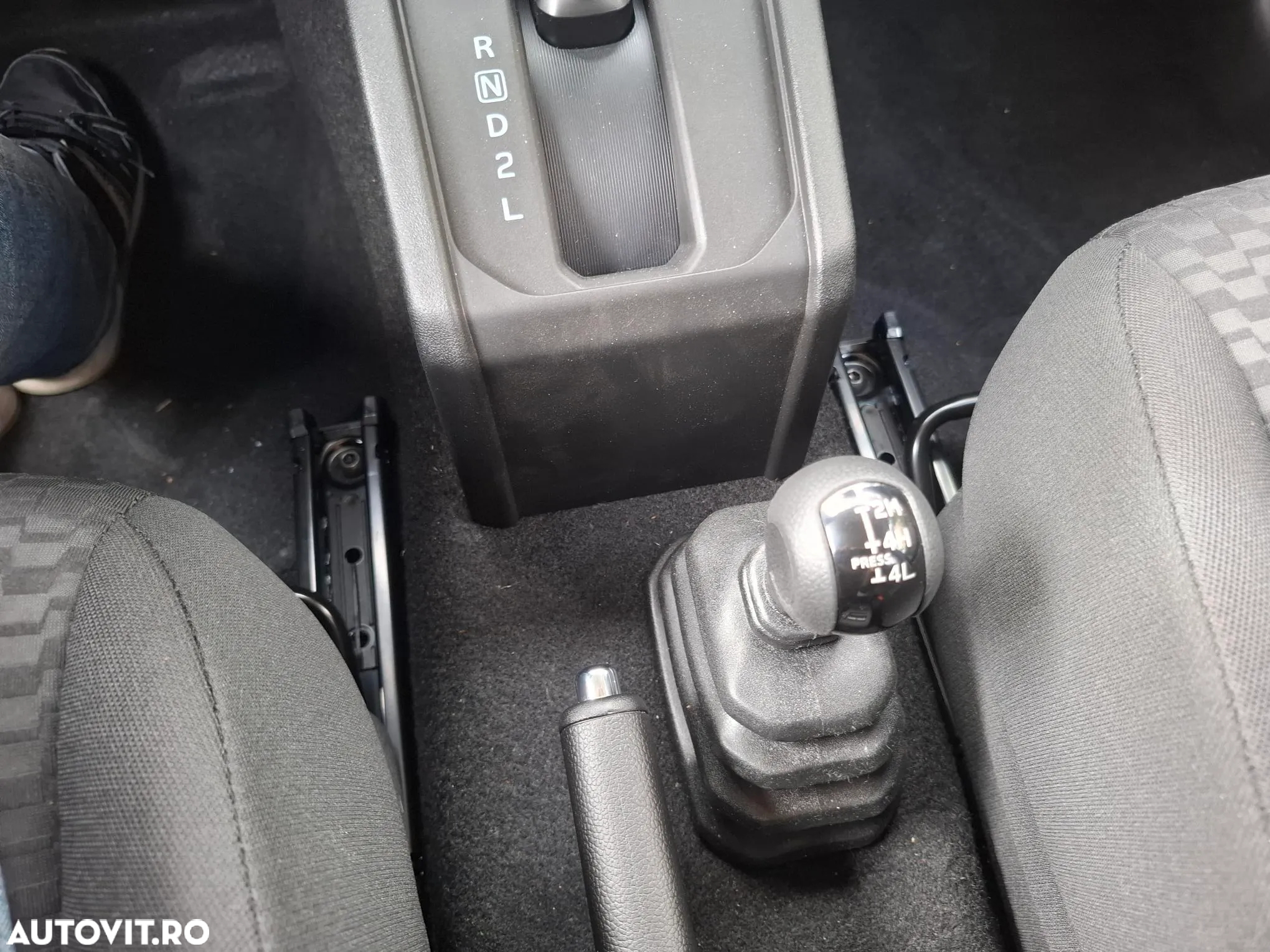 Suzuki Jimny 1.5 ALLGRIP GLX AT - 26