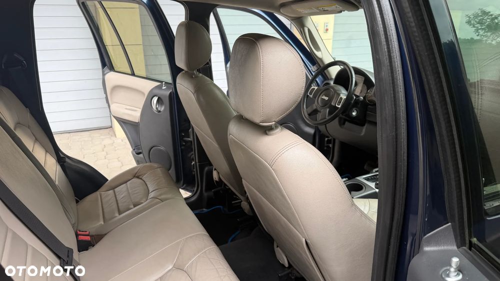 Jeep Liberty 3.7 4x4 - 10