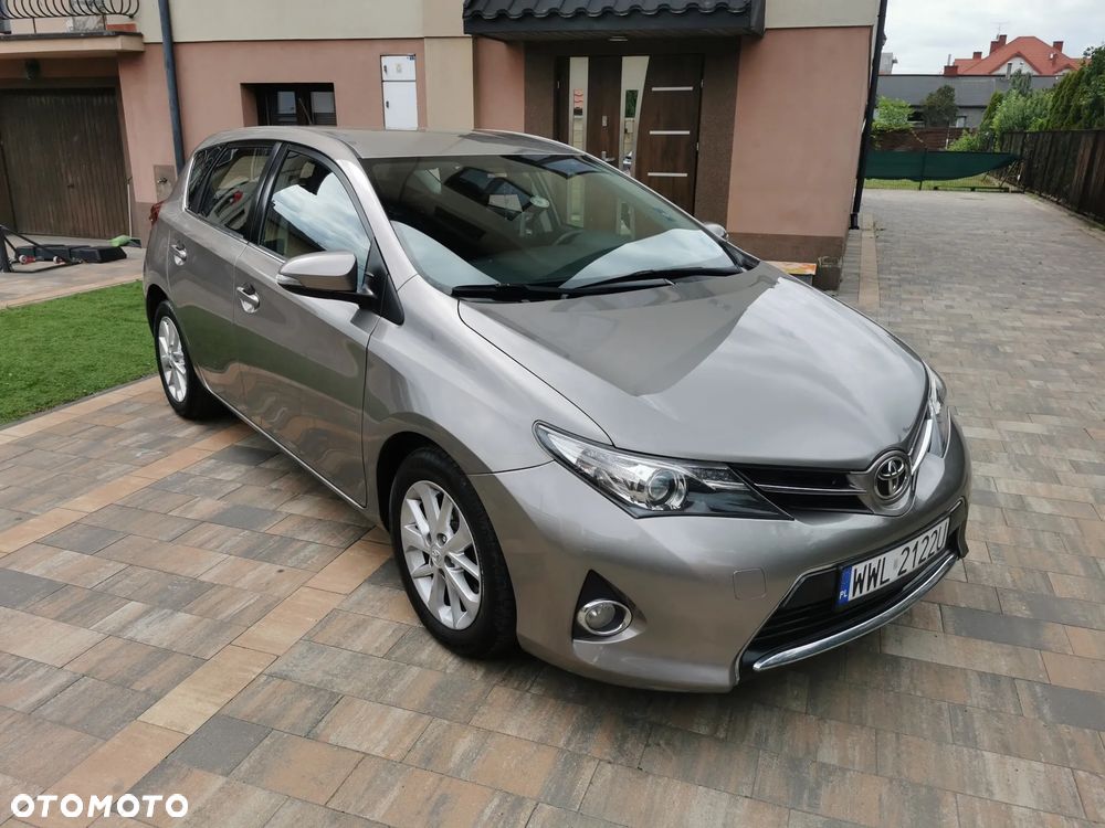 Toyota Auris 1.33 Dual-VVT-i Edition - 1