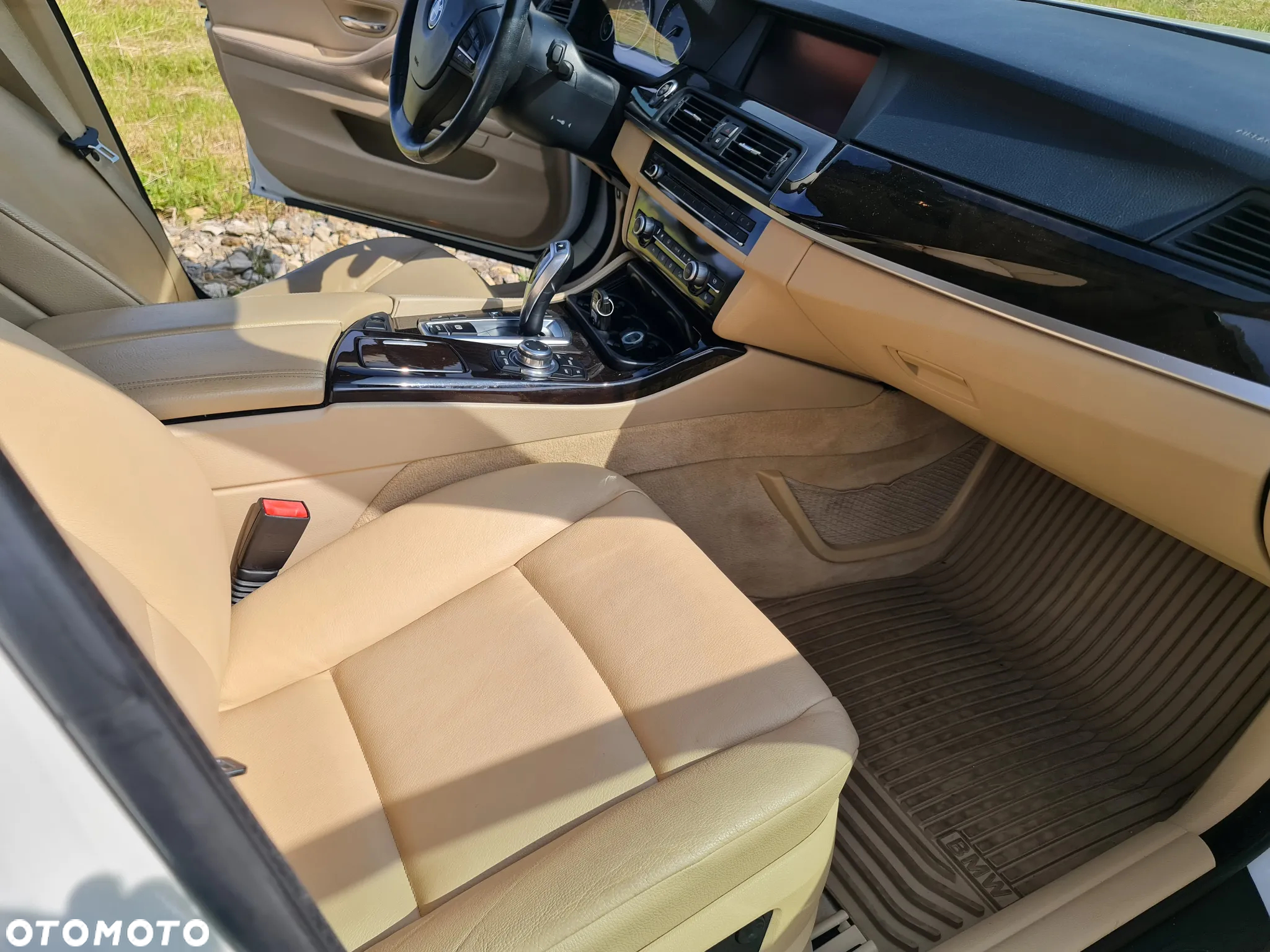 BMW Seria 5 528i xDrive - 29