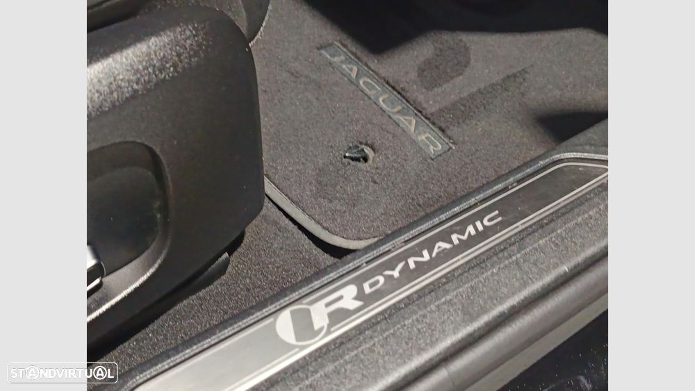 Jaguar XE 2.0 D200 R-Dynamic S - 16