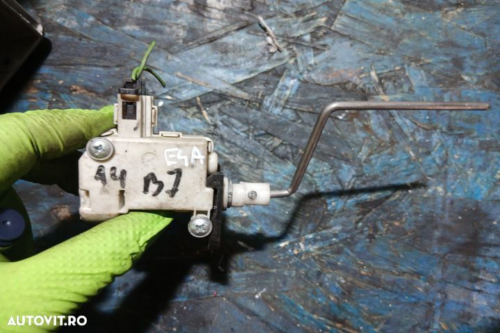 Motoras deschidere usita rezervor 8E0862153A 8E0862153A Audi A4 B7 [2 - 1