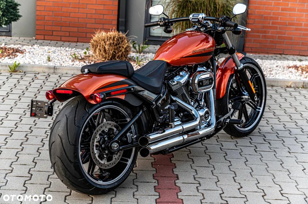 Harley-Davidson Softail Breakout - 24