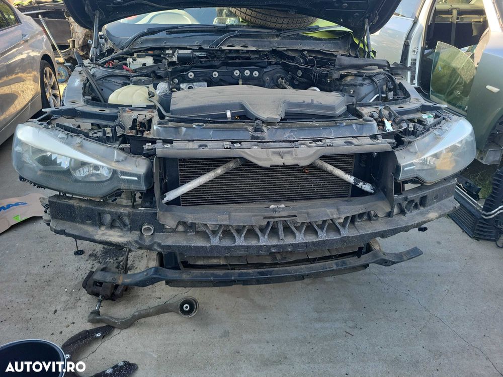 Tragar,calandru bmw f30 Piese Dezmembrez Dezmembrari BMW F30 - 1