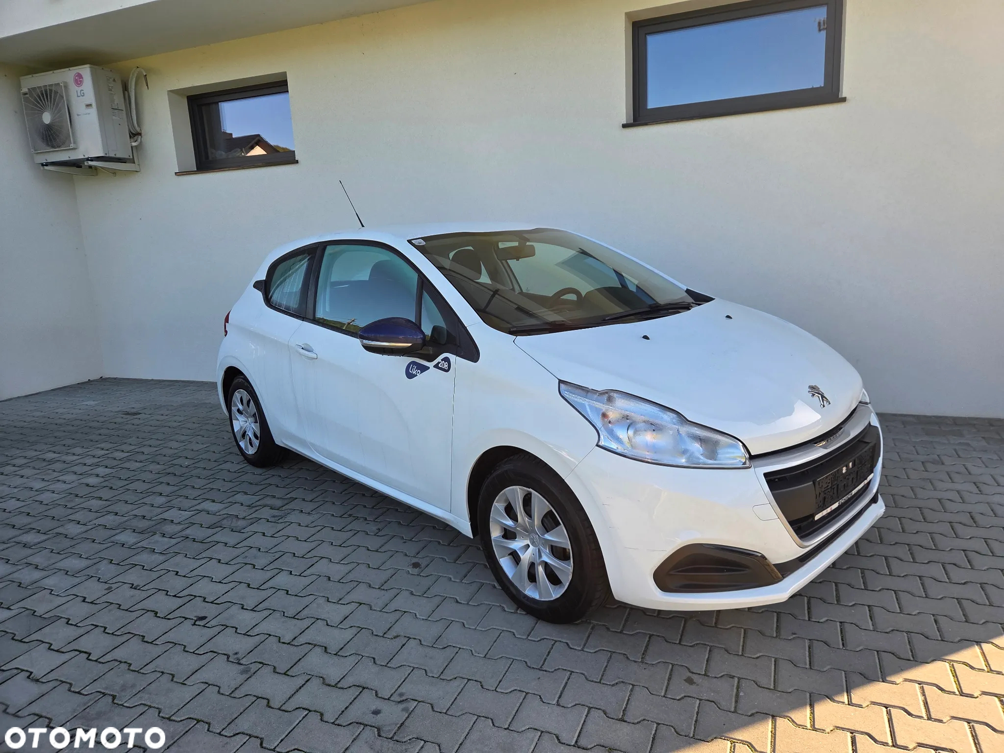 Peugeot 208 - 5