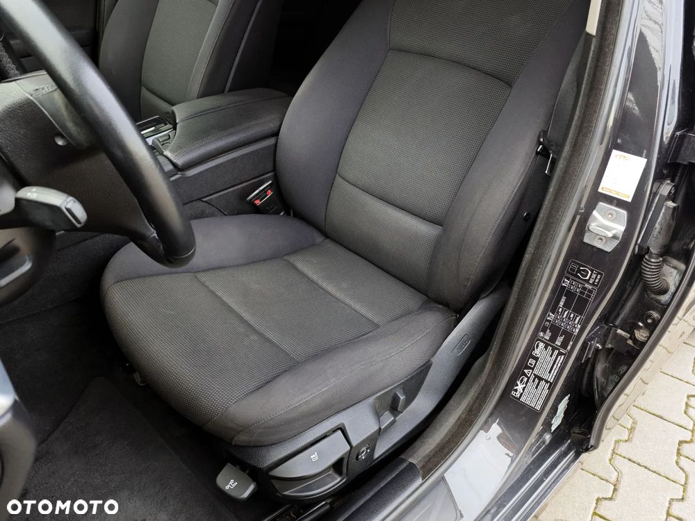 BMW Seria 5 525d xDrive - 15