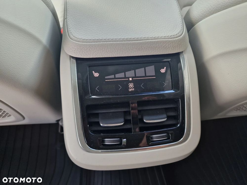 Volvo XC 90 - 25