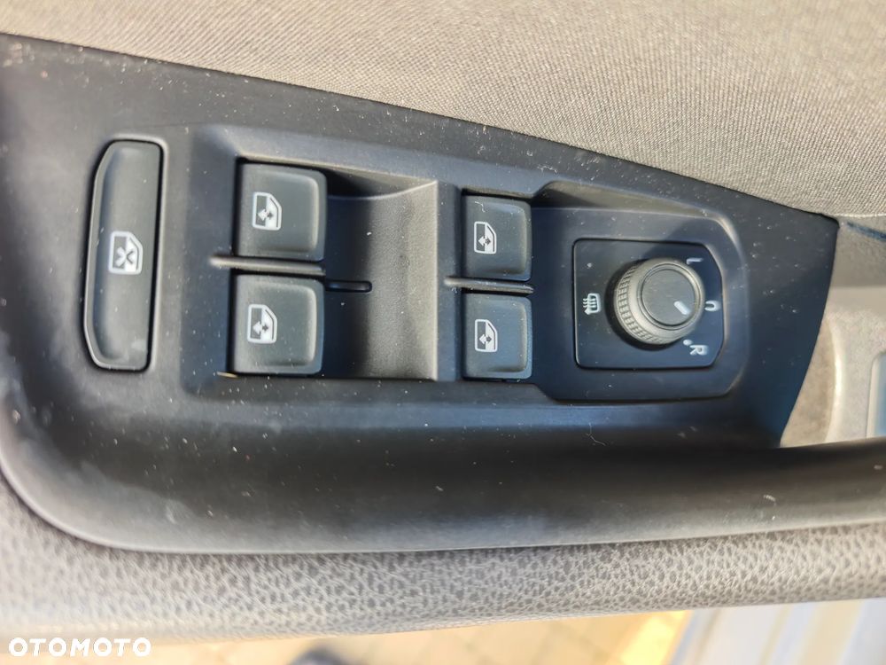 Volkswagen Passat - 25