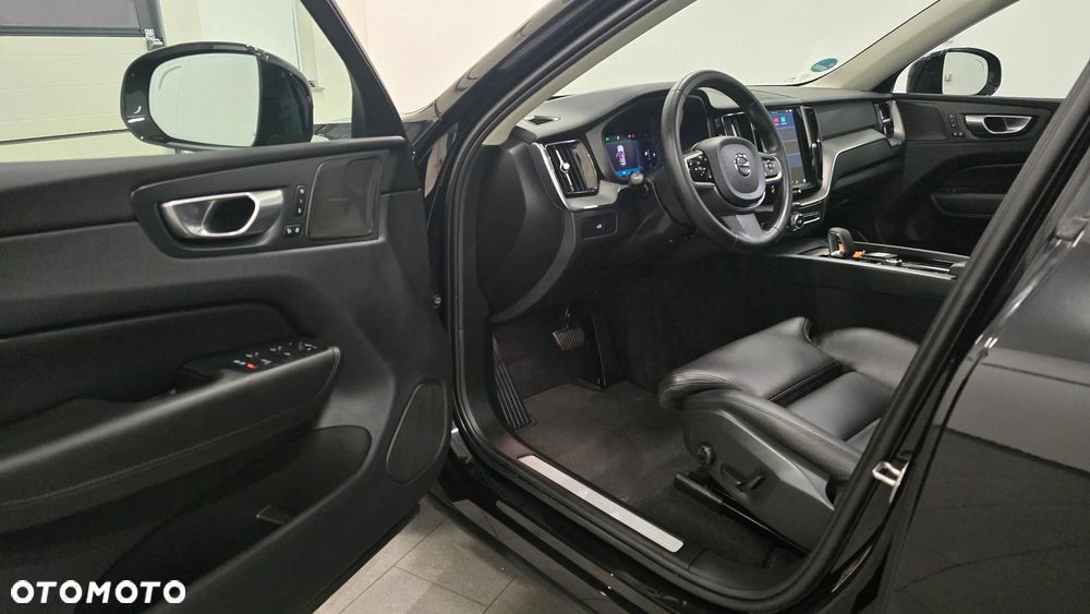 Volvo XC 60 B4 D Plus Dark - 4