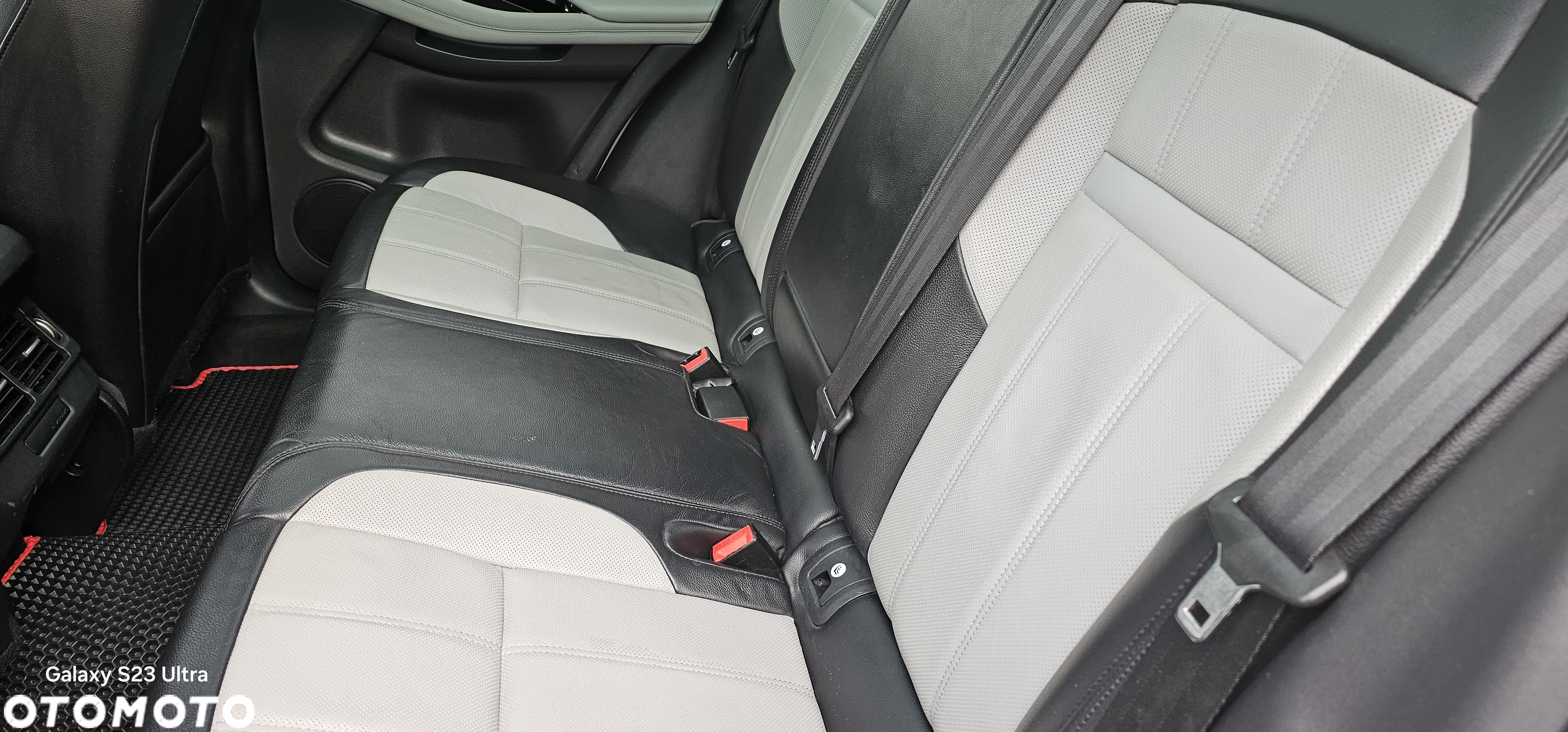 Land Rover Range Rover Evoque P300 R-Dynamic - 30