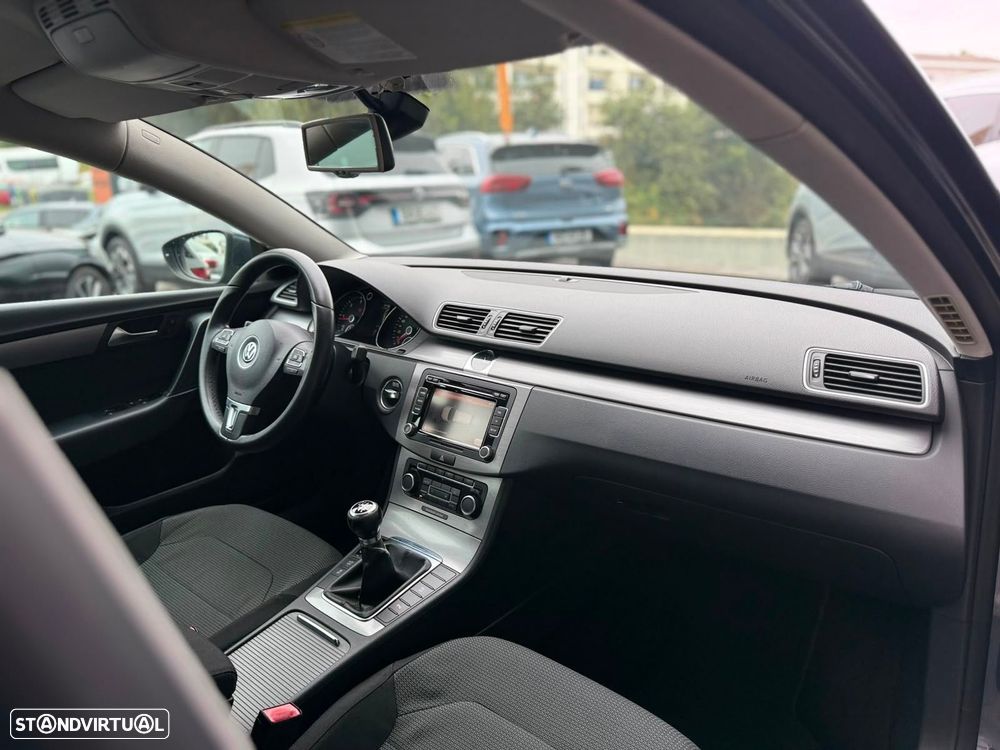 VW Passat Variant 1.6 TDI BlueMotion - 16