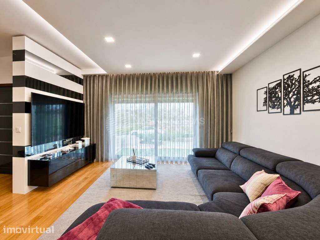 Moradia T3 Moderna com Terraço + logradouro com a área de 185 m², G... - Grande imagem: 2/34