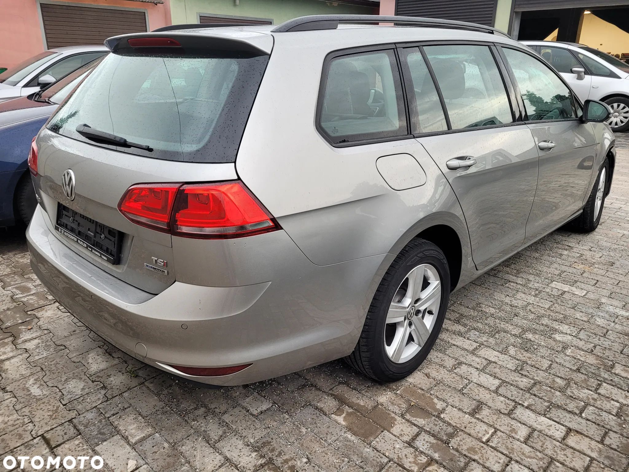 Volkswagen Golf - 1