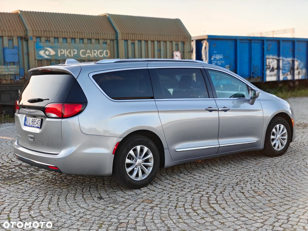 Chrysler Pacifica - 4