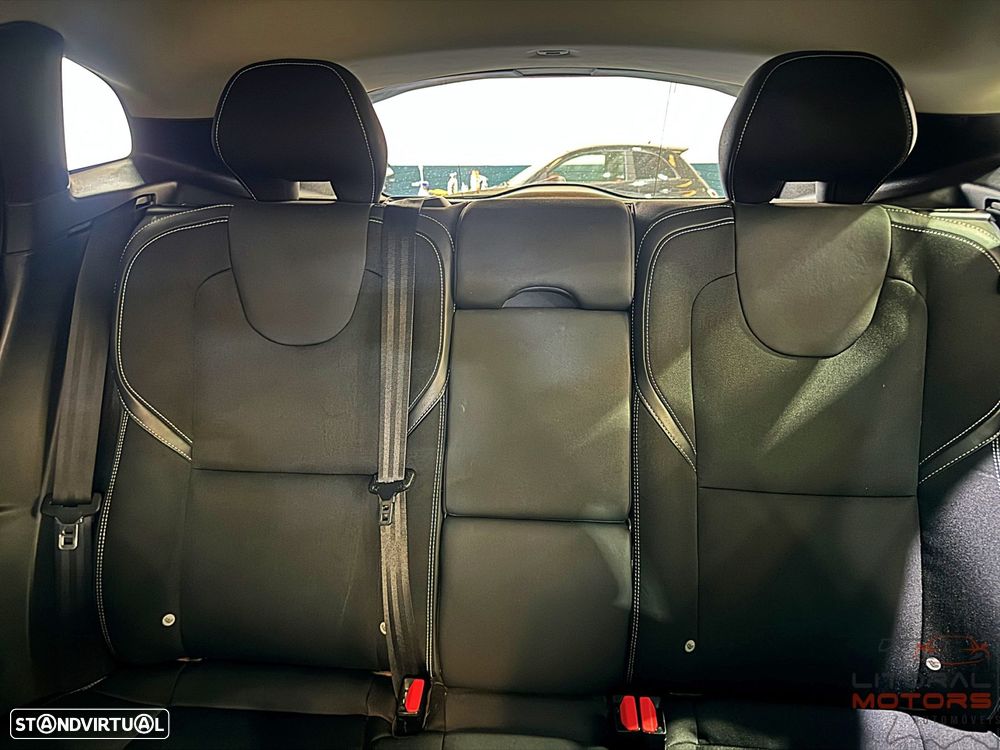 Volvo V40 D2 Black Line - 36