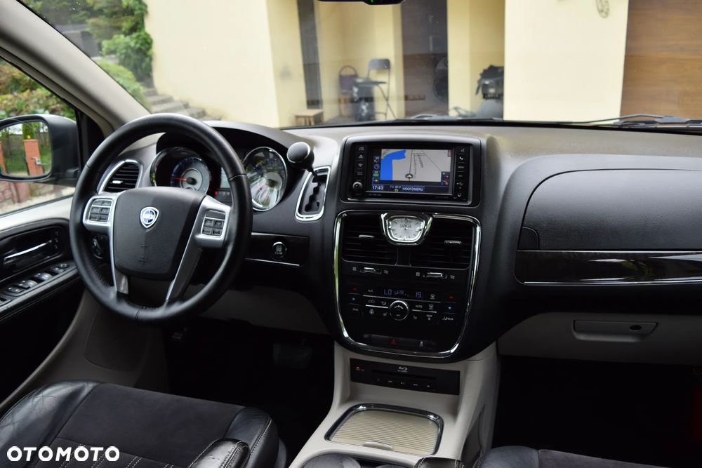 Lancia Voyager 2.8 Multijet 16v Platinum - 28