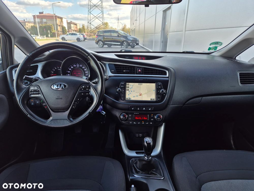 Kia Ceed 1.6 CRDi 136 ISG Dream-Team Edition - 10