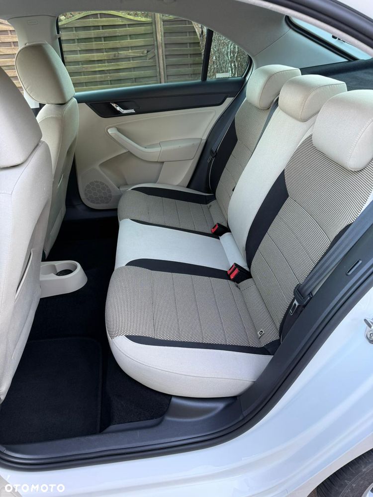 Skoda RAPID 1.6 TDI DPF Style Plus - 16