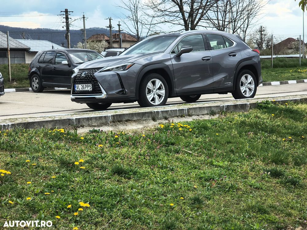 Lexus UX 250h Business Edition - 4