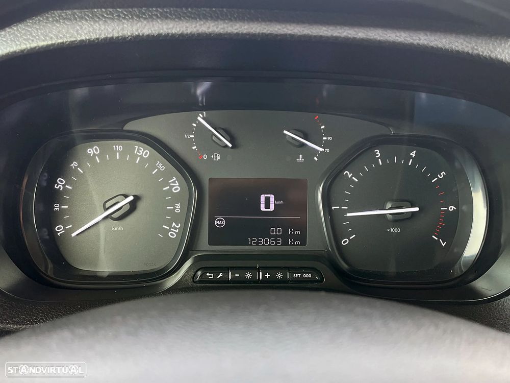 Opel Vivaro 1.5D L2 IVA Dedutível - 36