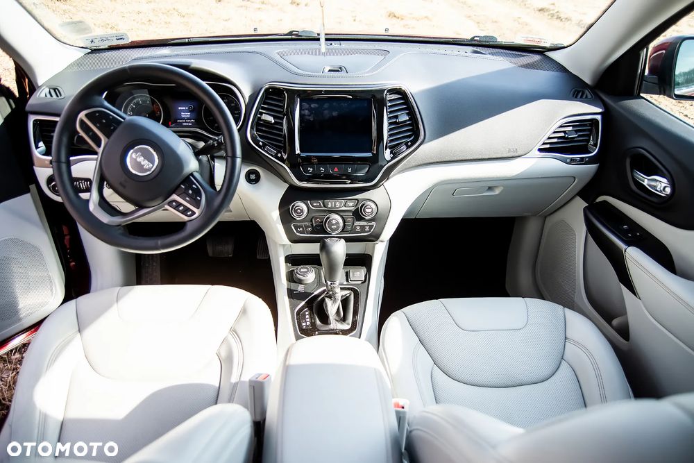 Jeep Cherokee - 11