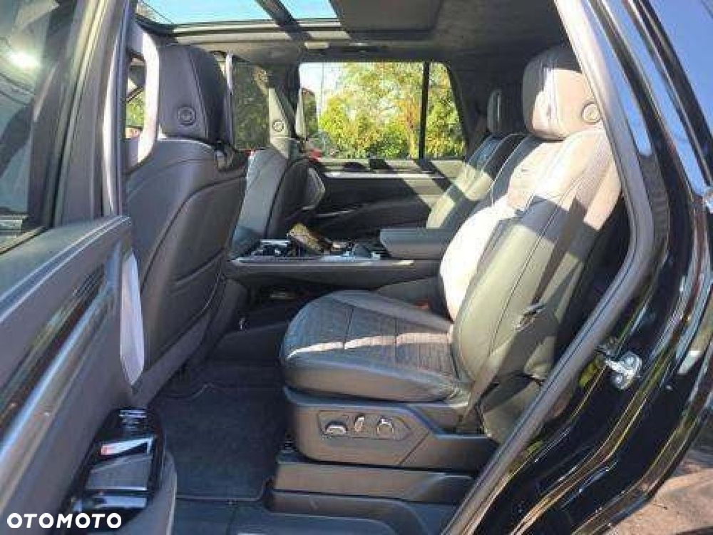 Cadillac Escalade - 13