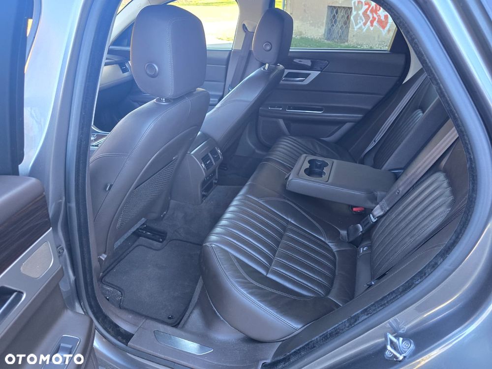 Jaguar XF 2.0 i4D Prestige - 17