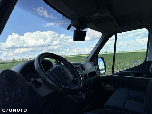 Nissan NV400 - 21
